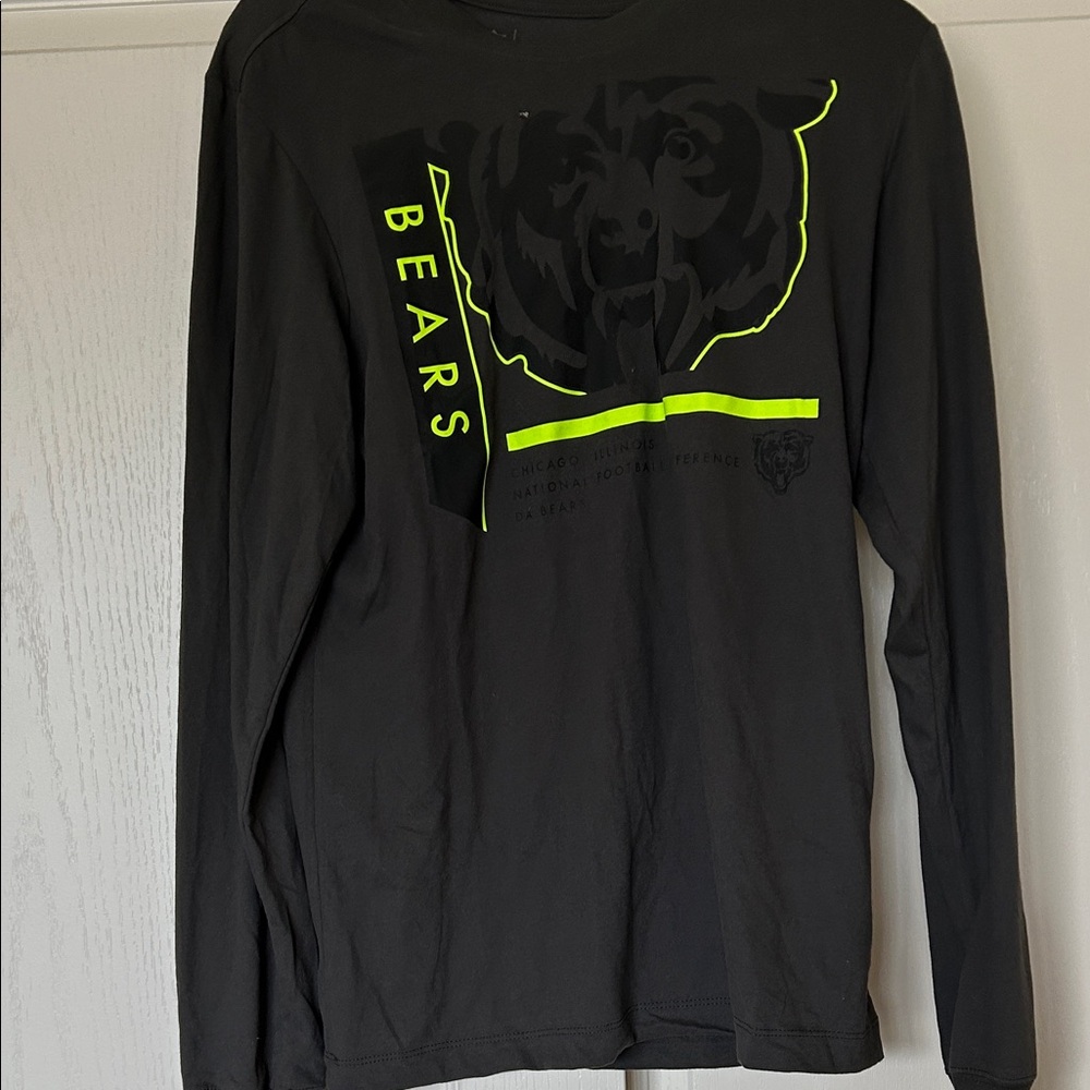 NWT NIKE Bears Long Sleeve Shirt 
Size Small